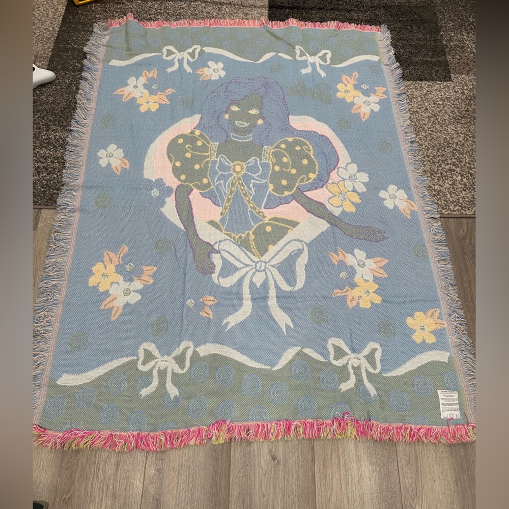 Barbie Vintage Woven Tapestry Blanket - Picture 4 of 5
